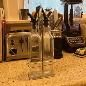 Olive Oil & Balsamic dispenser set.